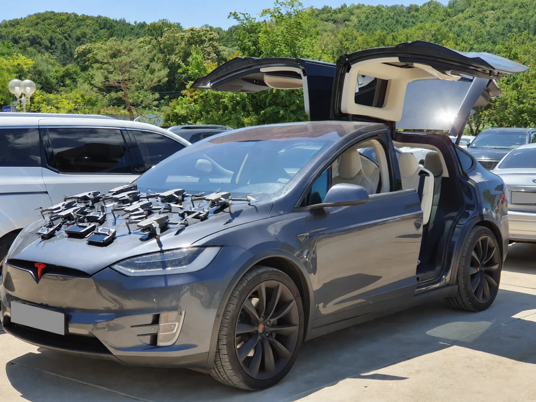 Model X · 드론과 현장 장비